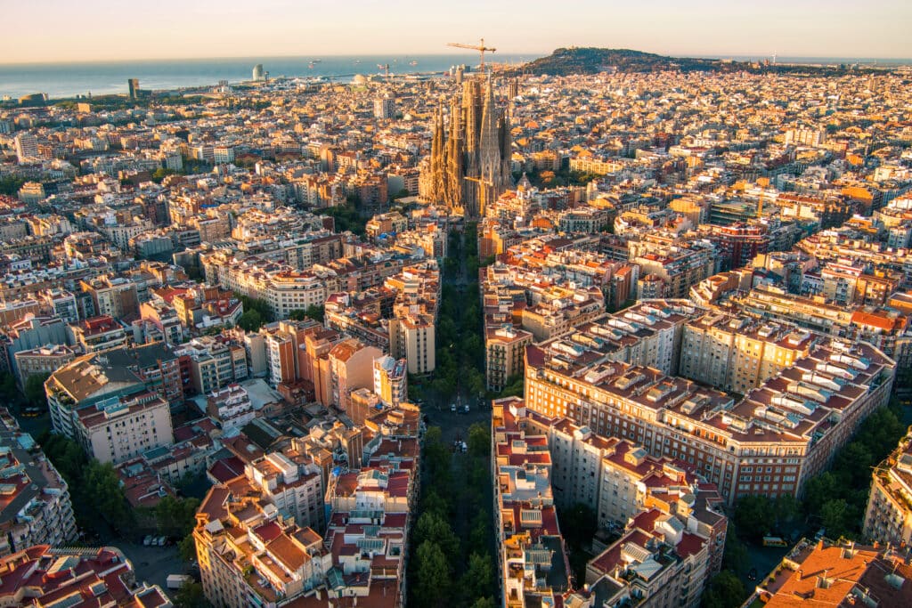 Nómadas Digitales en España: Cómo obtener el visado, vivir legalmente y trabajar remoto en 2025 2 Nómadas Digitales en España
