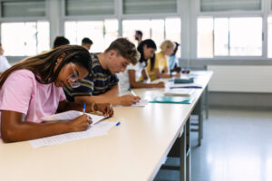 ¿Qué necesitas para aprobar el examen DELE A2 o CCSE para nacionalidad española?